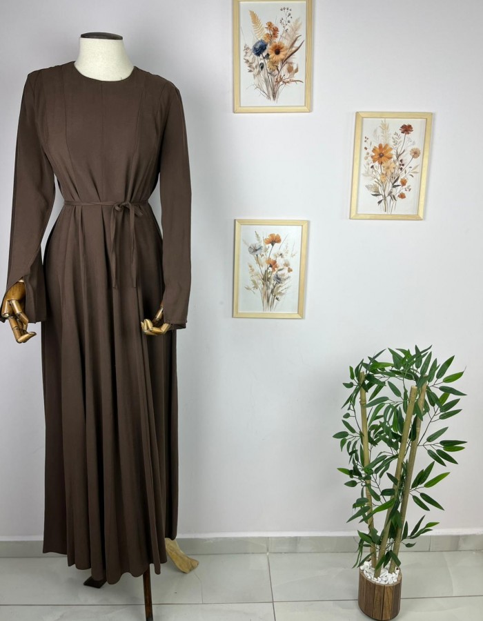 Belden Oturtma Detaylı Kahverengi Elbise