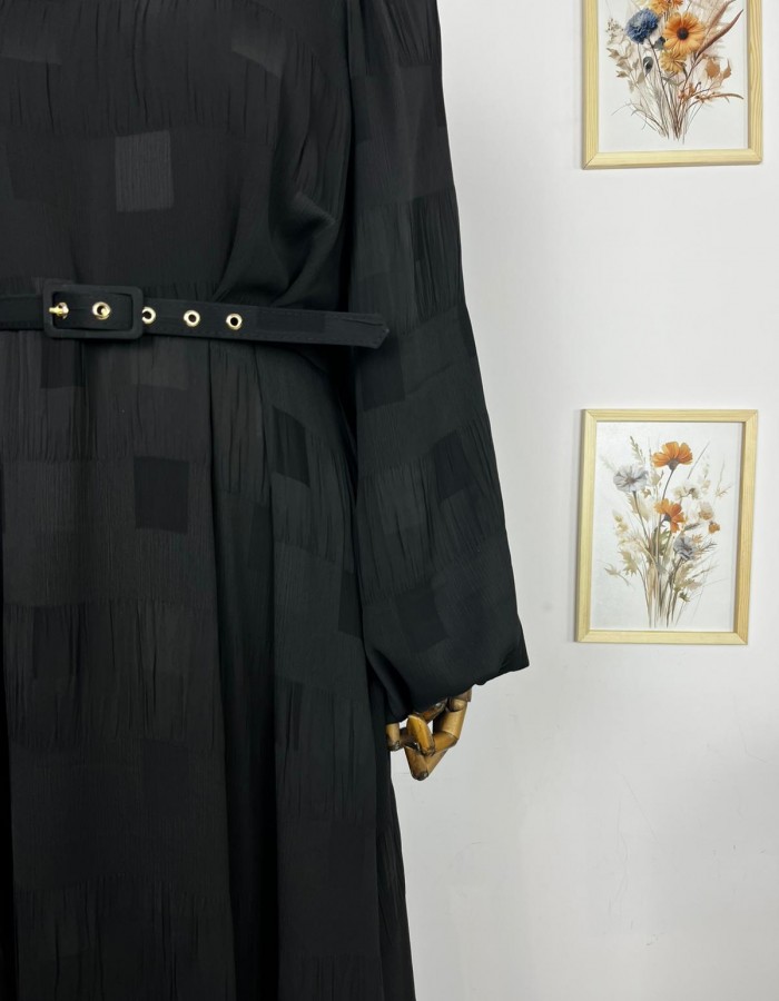 Kare Desenli Belden Büzgülü Balon Kol Siyah Elbise