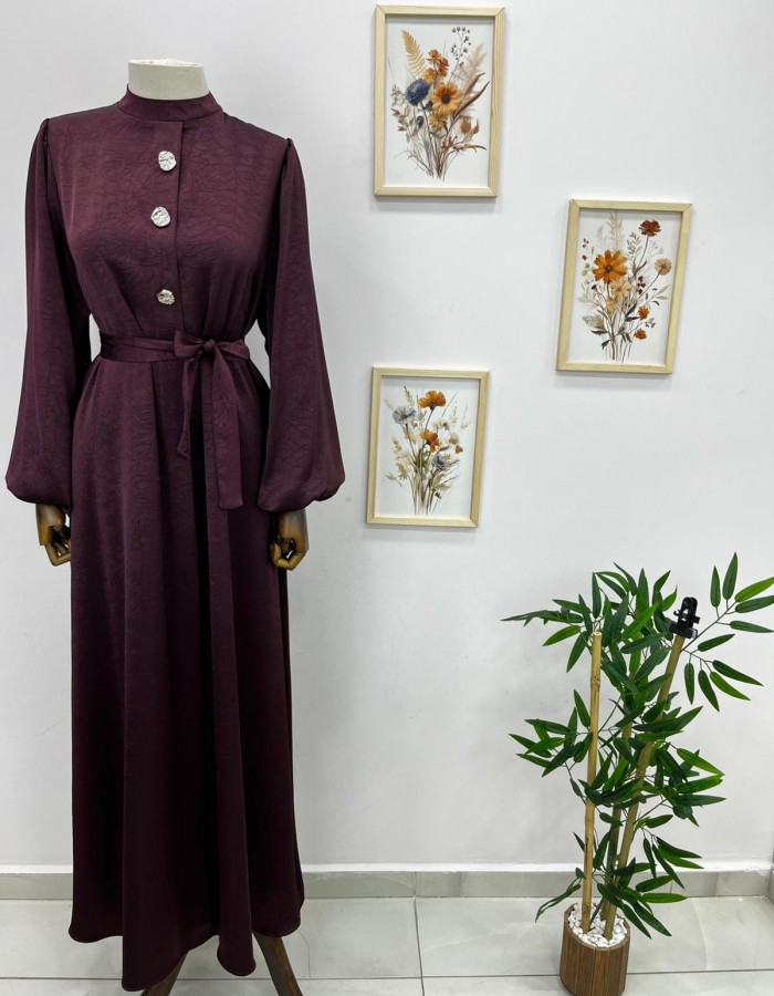 Kendinden desenli düğme detaylı saten elbise mürdüm