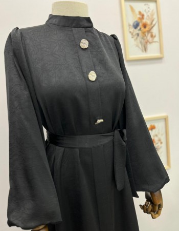 Kendinden desenli düğme detaylı saten elbise siyah