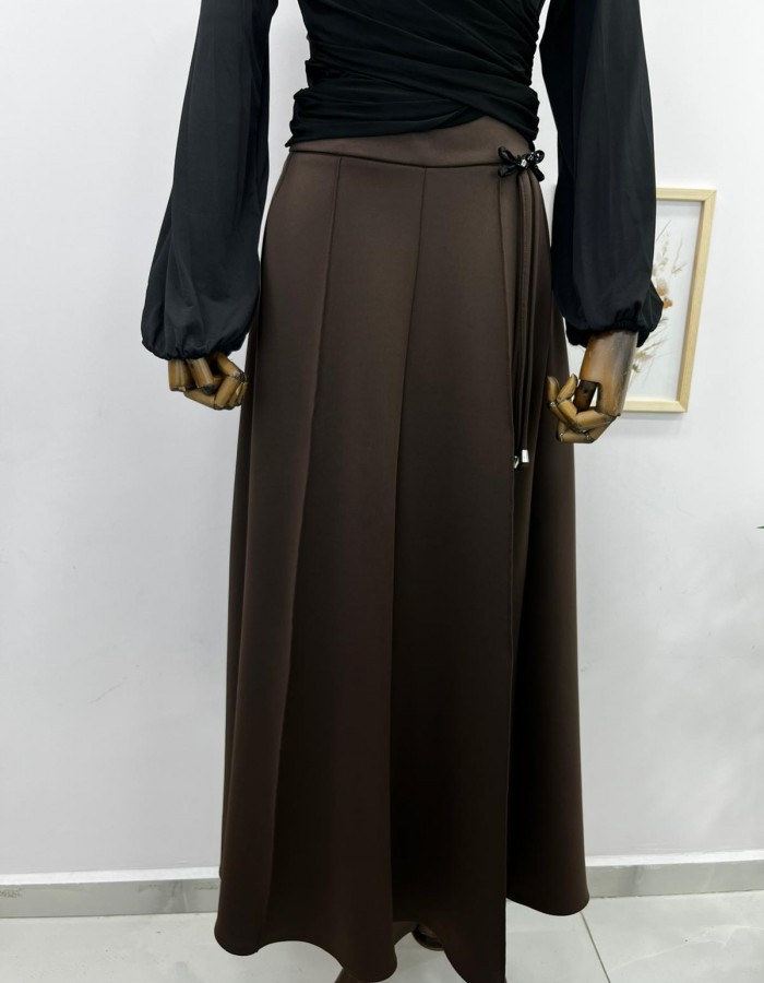 Broş Detaylı Kahverengi Etek
