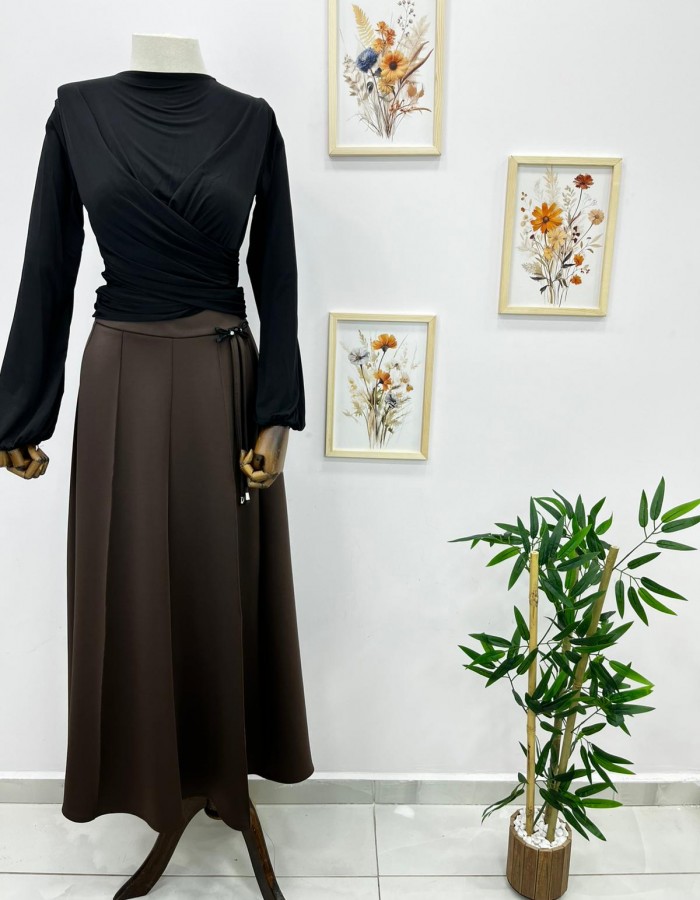 Broş Detaylı Kahverengi Etek