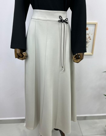 Broş Detaylı Krem Etek