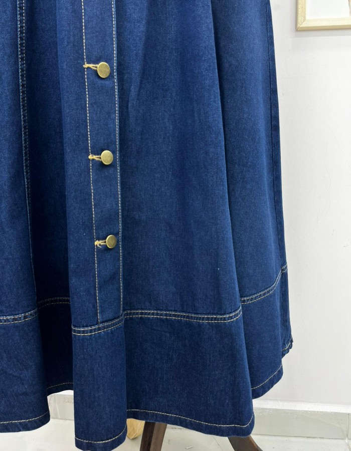 Koyu Renk Önü Düğmeli Kloş Kot Etek