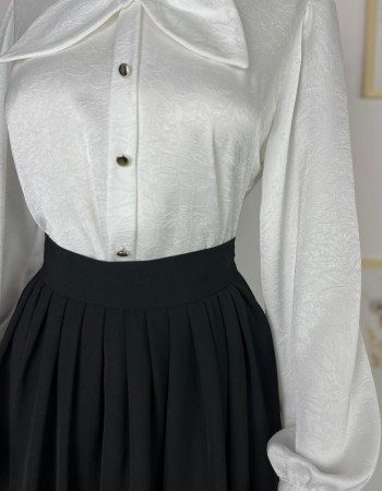 Pilise Detay Etek Siyah