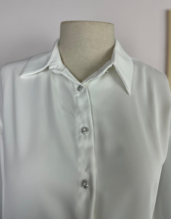 Beyaz Önden Düğmeli Kadın Gömlek