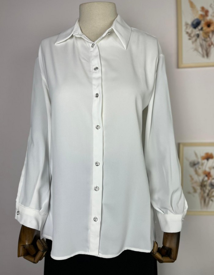 Beyaz Önden Düğmeli Kadın Gömlek