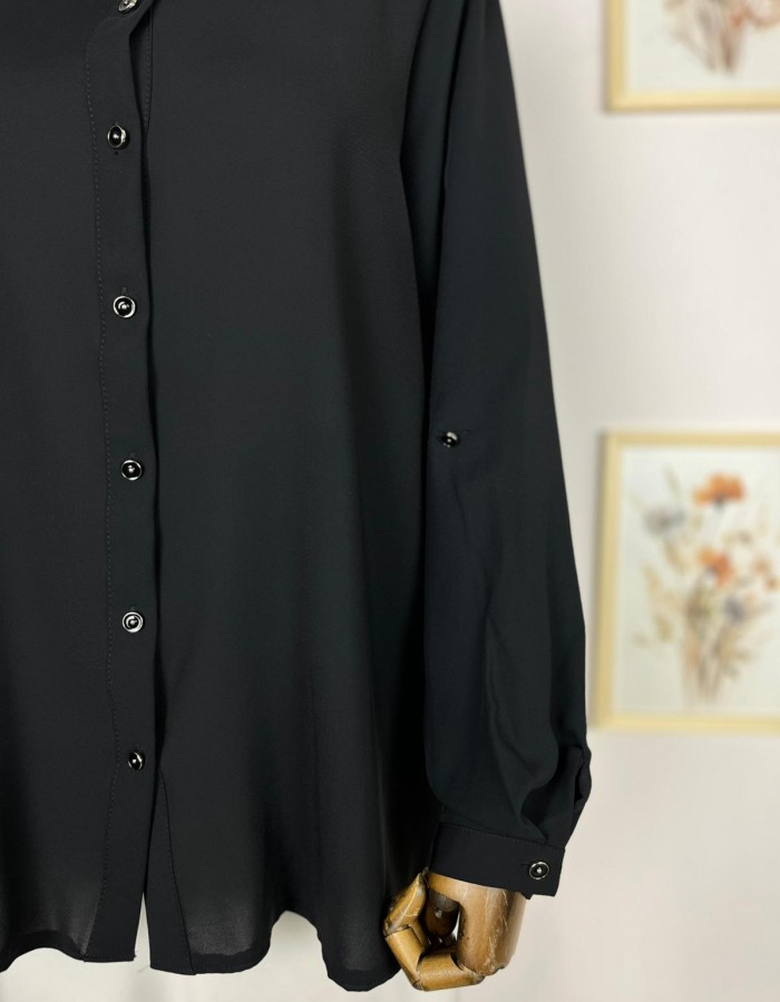 Siyah Düşes Marka Yakası Çift Zincir Detaylı Gömlek