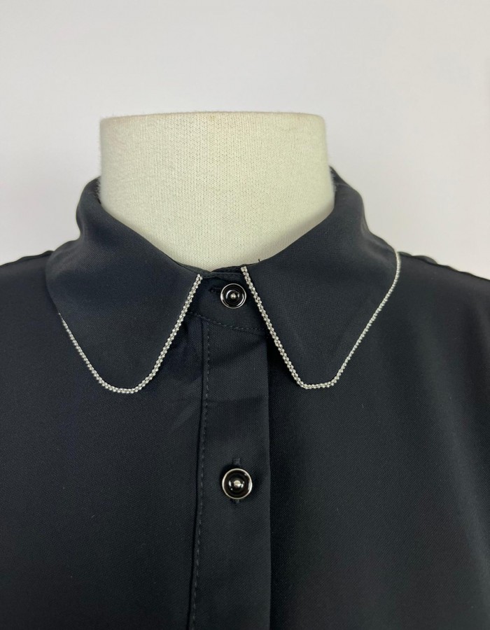 Siyah Düşes Marka Yakası Çift Zincir Detaylı Gömlek