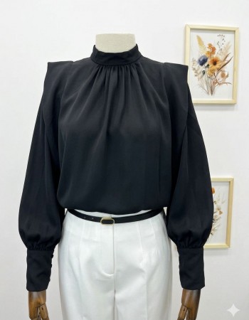 Siyah Pile Detaylı Kadın Gömlek