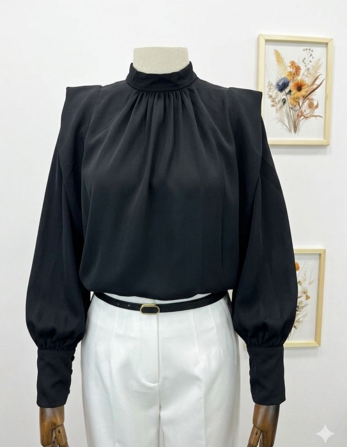 Siyah Pile Detaylı Kadın Gömlek