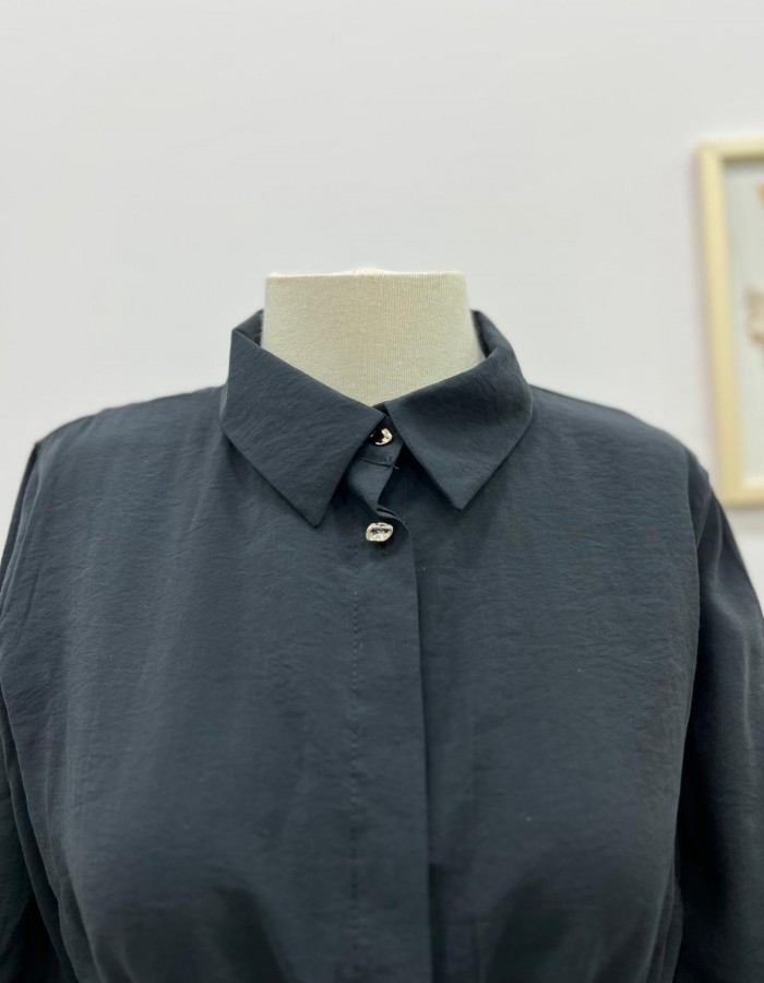 Siyah Önden Büzgülü Gizli Düğmeli Gömlek