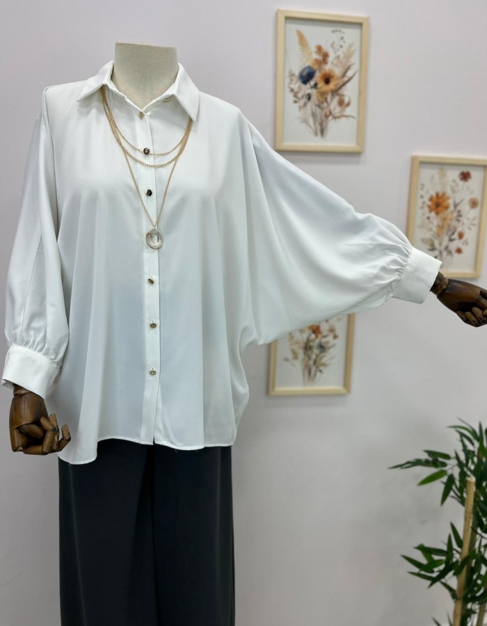 Beyaz Kadın Yarasa Kol Seyyar Kolye Detaylı Gömlek