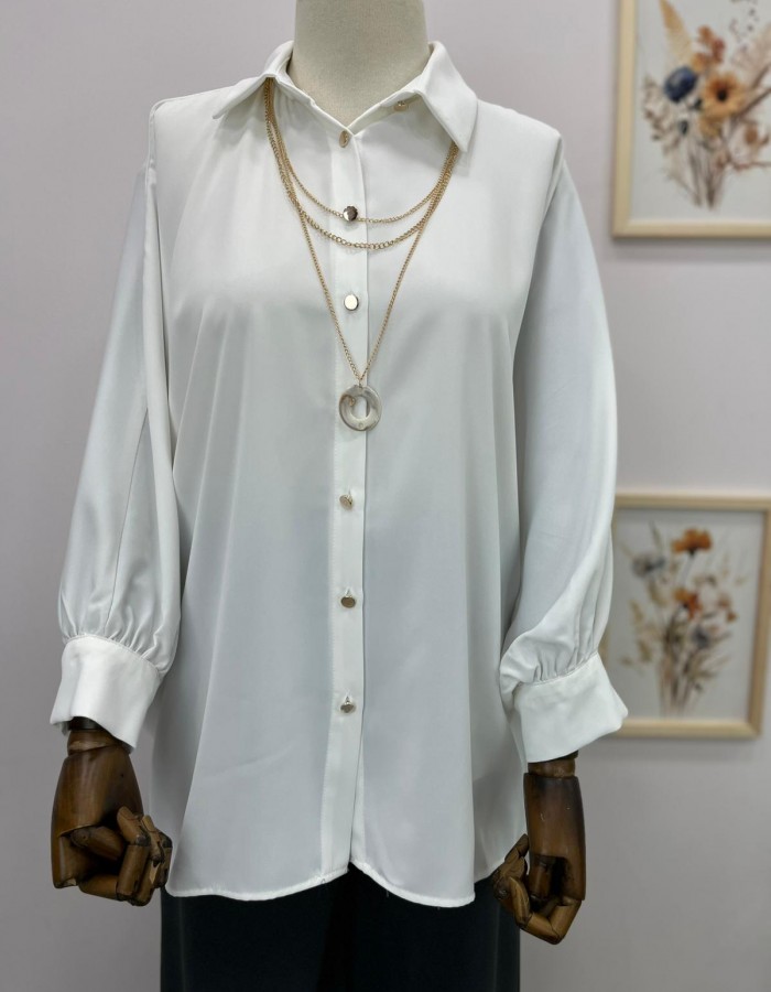 Beyaz Kadın Yarasa Kol Seyyar Kolye Detaylı Gömlek