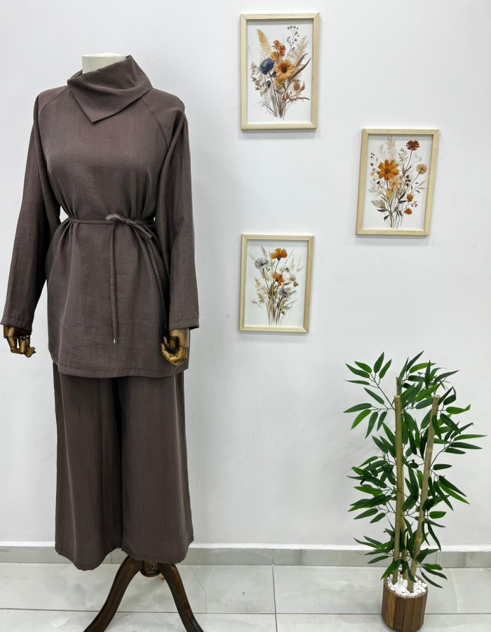 Çapraz Yaka Detaylı Seyyar Kemerli Pantolon Takım Kahverengi