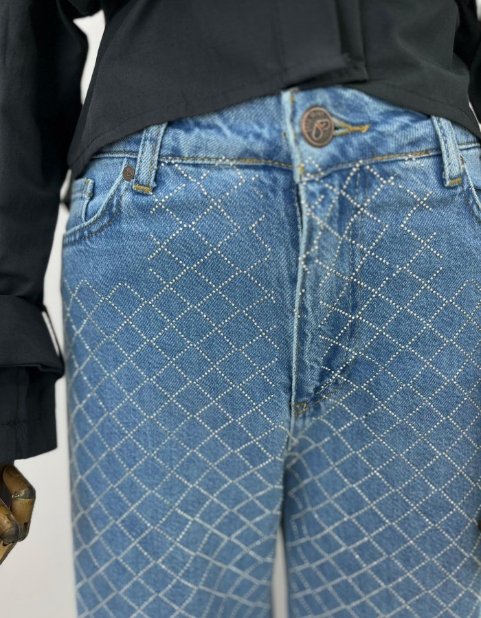 Çapraz Boncuk Detaylı Kot Pantolon