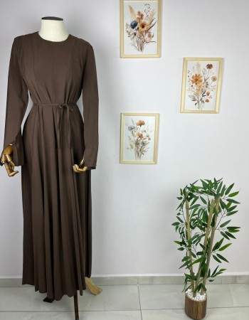 Belden Oturtma Detaylı Kahverengi Elbise